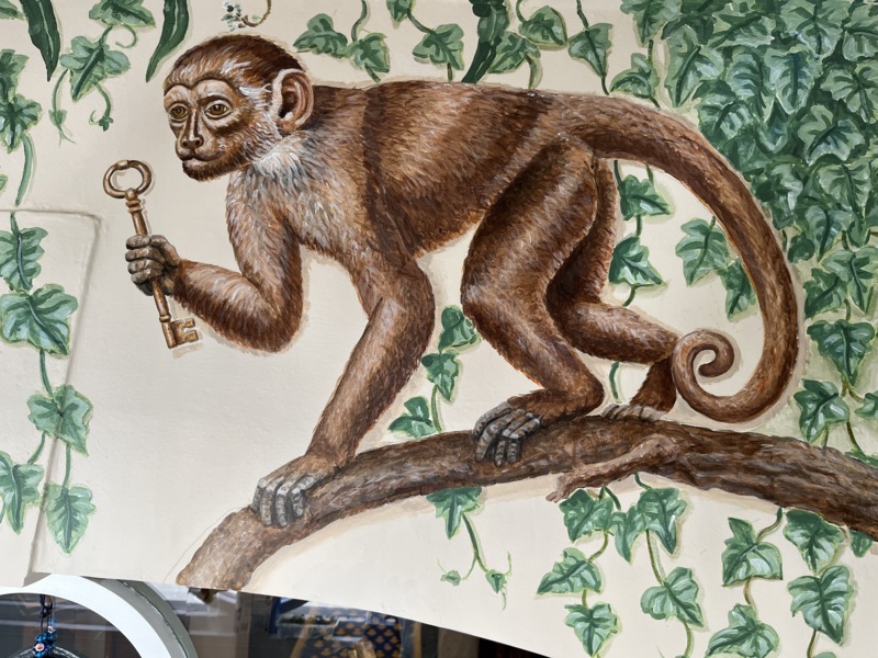 The Key-Thieving Monkey mural in London